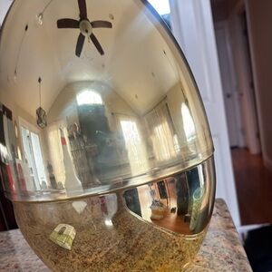 1 large golden Easter egg nor Easter eggs